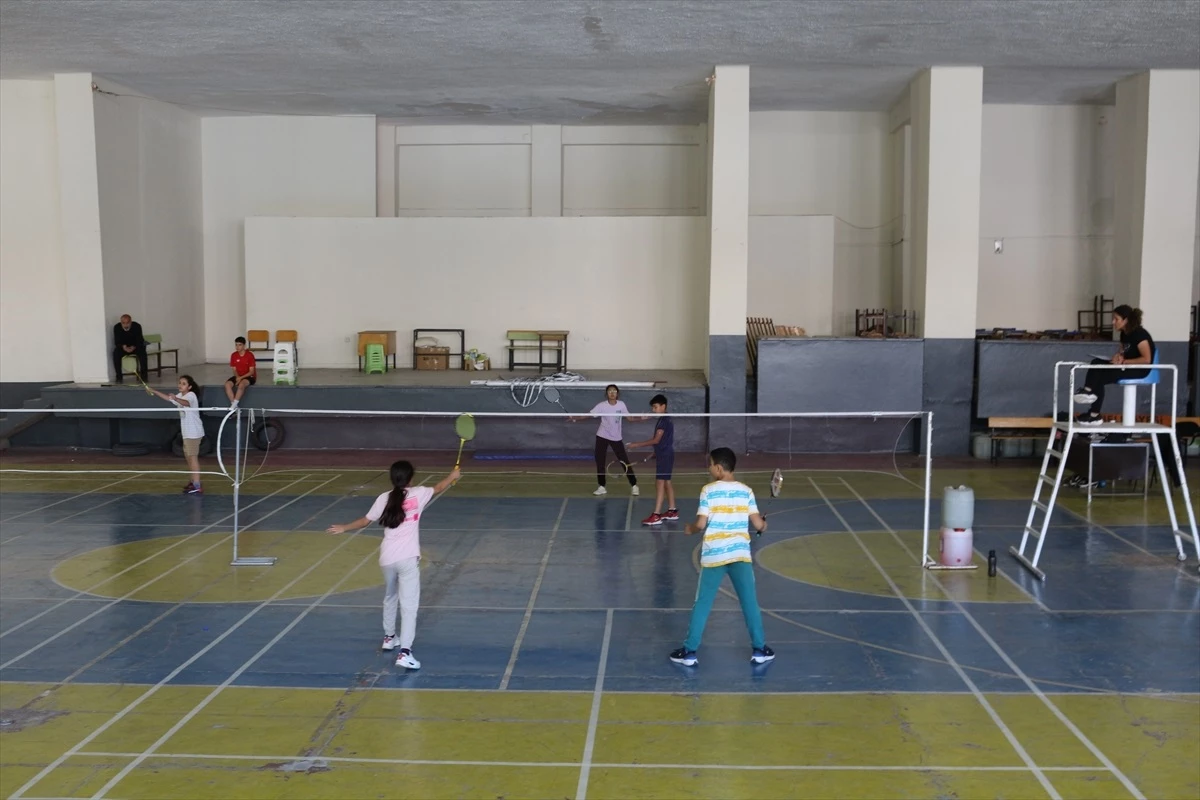 dortyolda-genclik-haftasi-kapsaminda-badminton-turnuvasi-duzenlendi-k6jItIDy.jpg