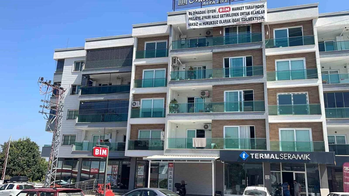 apartman-sakinleri-bim-marketin-isgaline-reaksiyon-gosterdi-62qt43CW.jpg