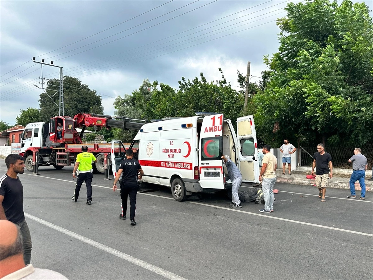 dortyolda-ambulans-kazasi-2-sihhat-iscisi-yaralandi-Y67Q3Dil.jpg