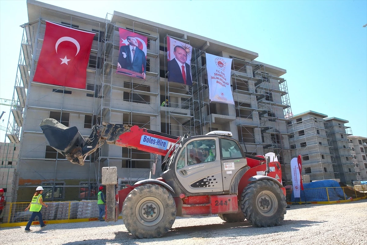 hatay-guzelburc-mahallesinde-600-kalici-konut-insasi-devam-ediyor-Wc3OcQZc.jpg