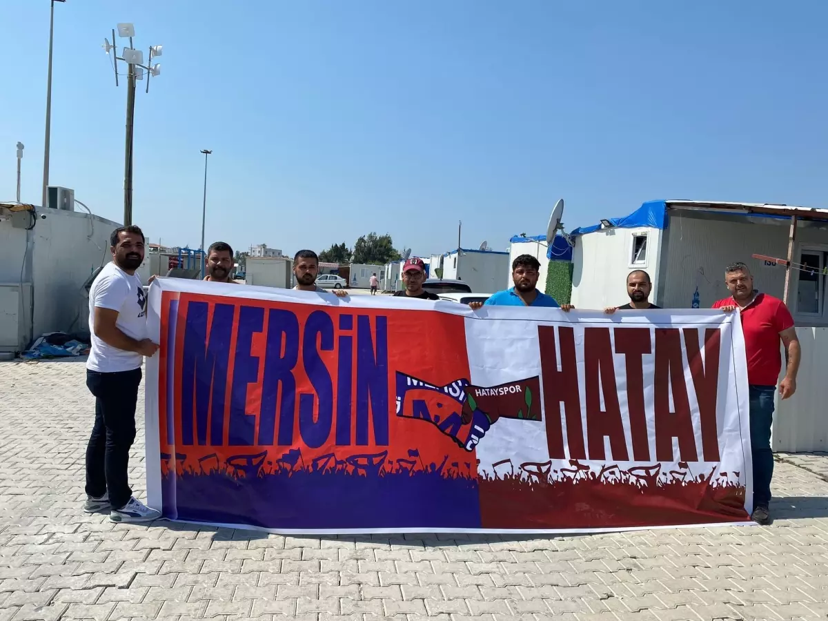 hatayspor-ve-mersin-idmanyurdu-taraftarlari-depremzedelere-kirtasiye-gerec-yardimi-yapti-gVqN2DTc.jpg