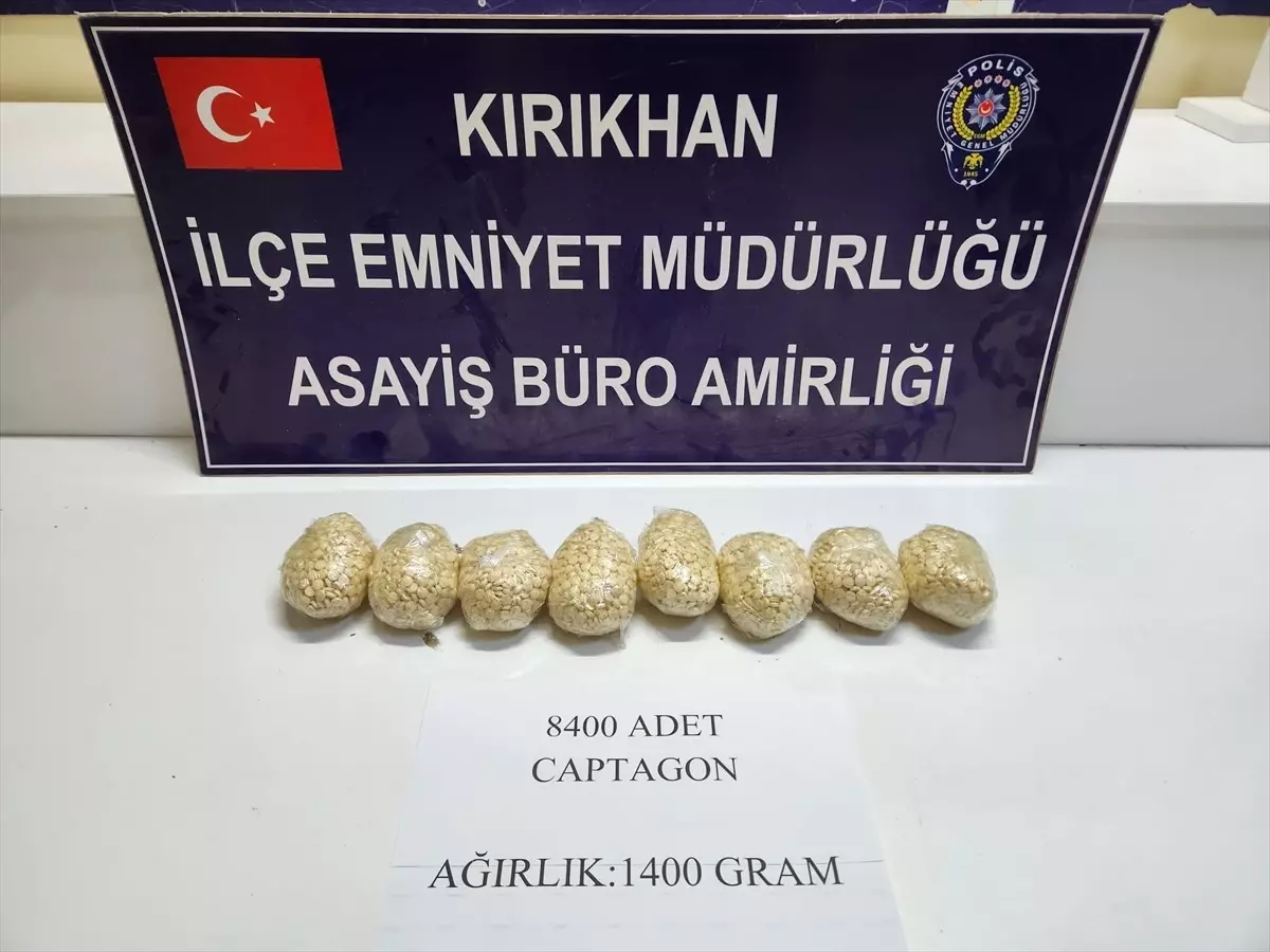 kirikhanda-uyusturucu-hap-operasyonu-8-bin-400-hap-ele-gecirildi-PfwG7L64.jpg